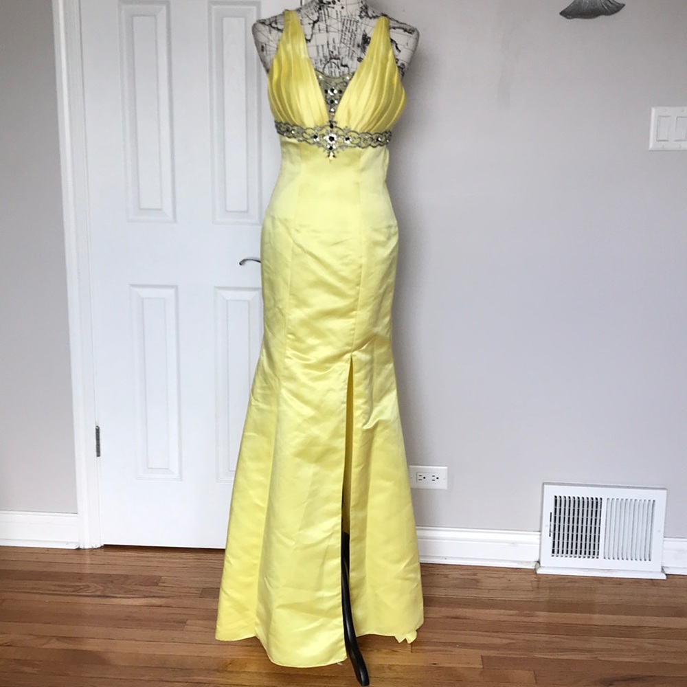 NWOT Satin Embellish Bead Mermaid formal Evening Gown Backles vibrant dress XS
